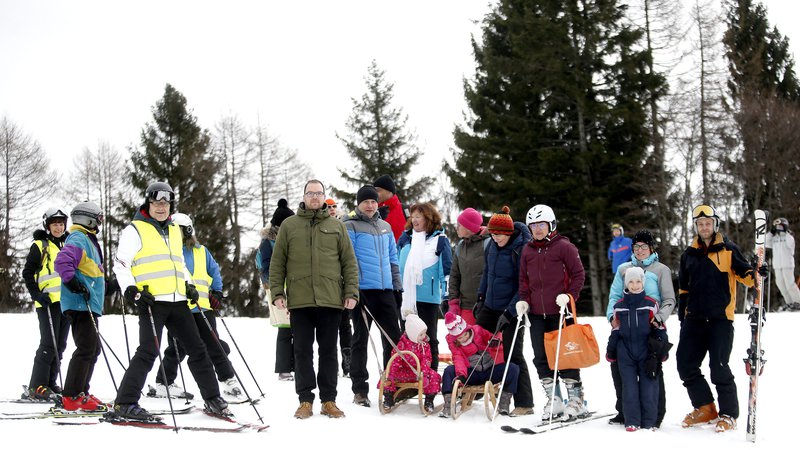 Fotografija: Dan na snegu je sovpadel s stoletnico organiziranega delovanja slepih in slabovidnih v Sloveniji. FOTO: Roman Šipić/Delo