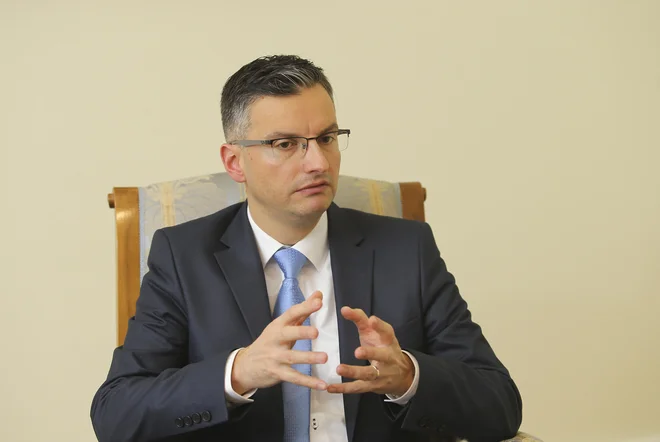 Čas je za novo generacijo, meni predsednik vlade. FOTO: Jože Suhadolnik/Delo