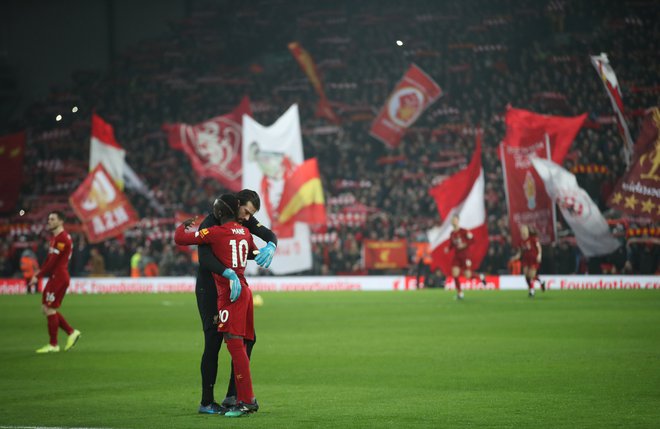 Alisson Becker in Sadio Mane na Anfieldu doživljata najlepše trenutke v karieri. FOTO: Reuters