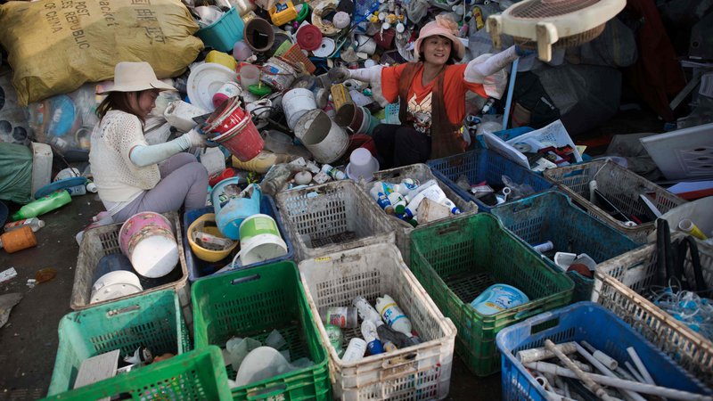 Fotografija: To ni prva kitajska kampanja proti rabi plastike. FOTO: Nicolas Asfouri/AFP