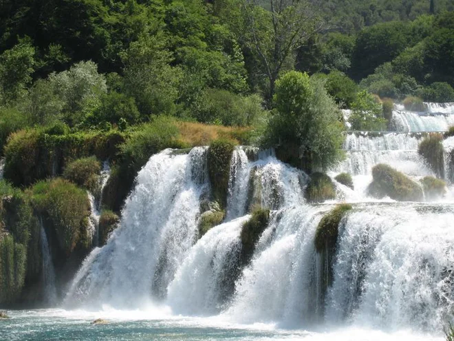 Tudi kopanje ob slapovih Skradinski buk bo od začetka leta 2021 preteklost. FOTO: Wikipedija