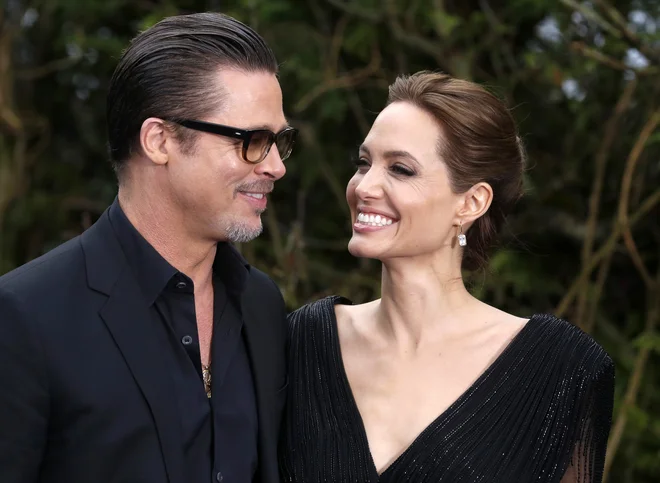 Brad Pitt in Angelina Jolie imata skupaj šest otrok, tri biološke in tri posvojene. FOTO: Reuters