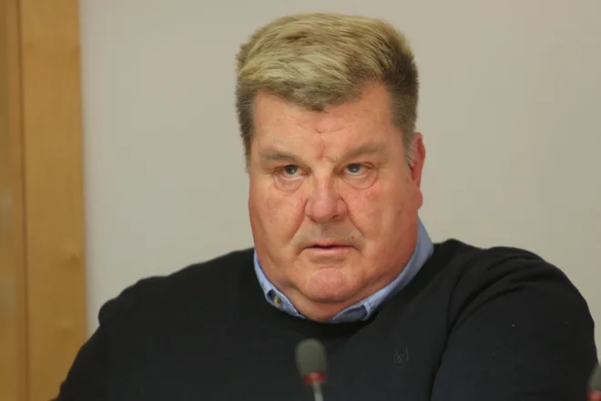 Branko Pirc je poudaril, da zavetišče ni nastalo iz &raquo;gajb&laquo;, ampak hotela za pse, in ima vse pogoje za delovanje. FOTO: Tomi Lombar