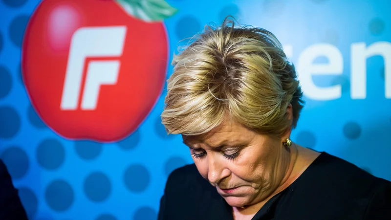 Voditeljica norveške Napredne stranke Siv Jensen na današnji tiskovni konferenci. FOTO: Fredrik Varfjell/AFP
