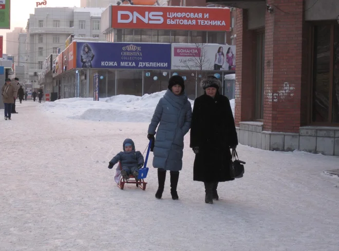 Temperature le nekaj stopinj pod ničlo so za utrjene prebivalce Novosibirska tako rekoč pomladne. FOTO: Alen Steržaj