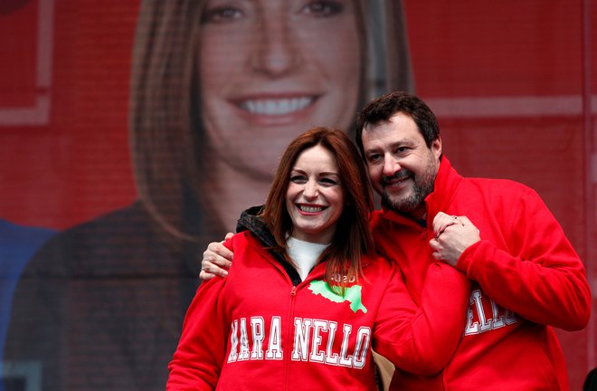 Salvinijeva Liga s kandidatko Lucio Borgonzoni si obeta zmago, ankete kažejo izenačenost levega in desnega političnega bloka. Foto: Guglielmo Mangiapane/Reuters