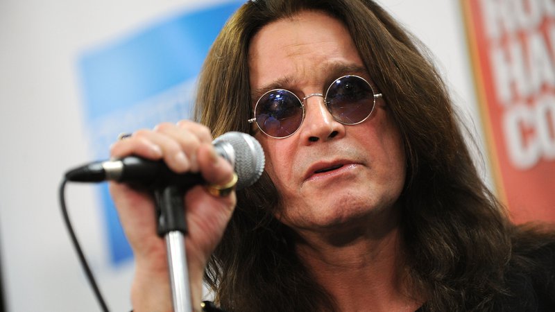 Fotografija: Ozzy Osbourne upa, da bo kmalu lahko spet stal na odru. FOTO: Bryan Bedder/AFP