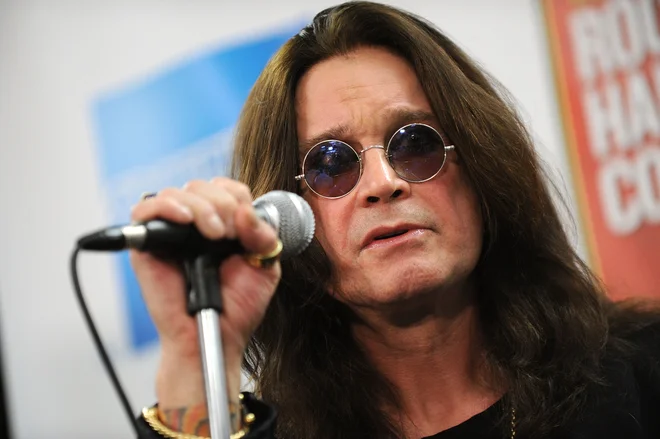 Ozzy Osbourne upa, da bo kmalu lahko spet stal na odru. FOTO: Bryan Bedder/AFP