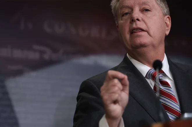 Republikanski senator iz Južne Karoline Lindsey Graham (se je iz zapriseženega nasprotnika spremenil v tesnega zaveznika Donalda Trumpa. FOTO: Alex Wong Afp