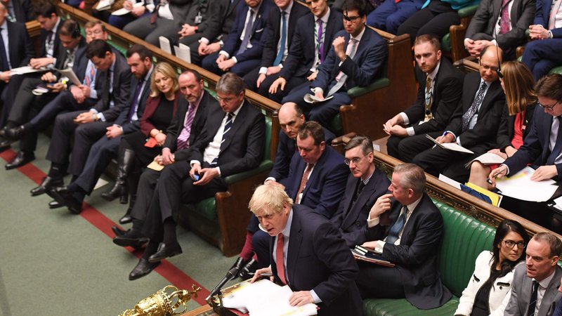 Fotografija: Britanski premier Boris Johnson med včerjašnjim odgovarjanjem na poslanska vprašanja. Foto: Jessica Taylor/Afp