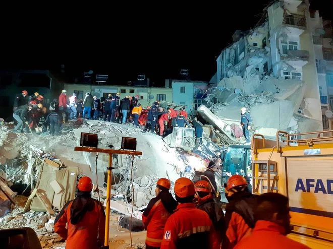 Tla so se stresla v petek ob 20.55 po lokalnem času. FOTO: Ali Haydar Gozlu/AFP