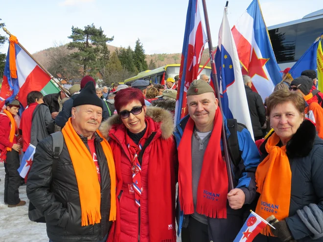 Člani društva Tigr iz Ilirske Bistrice se tradicionalno udeležujejo spominskega pohoda iz Brezovače na planino Igman. FOTO: Bojan Rajšek/Delo