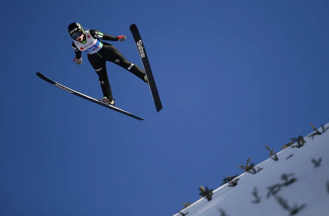 Križnarje va je po prvi seriji zasedala sedmo mesto s skokom, dolgim 88,5 metrov, v drugo pa je prav tako skočila 88,5 metrov, a v finalu izgubila dve mesti. FOTO: Reuters