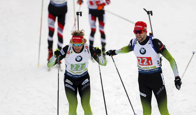 Pred Jakovom Fakom (desno) je zdaj še nedeljska tekma na Pokljuki, Klemen Bauer pa že razmišlja o februarskem SP. FOTO: Matej Družnik/Delo
