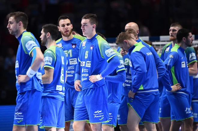 Slovenski rokometaši so bili zelo razočarani zaradi poraza v tekmi za 3. mesto. FOTO: AFP