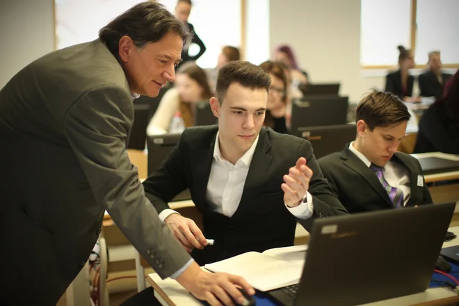 Za napredek študenta je dober mentor ključnega pomena. FOTO: Jure Erzen/Delo