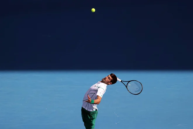 Đoković se je pričakovano še enajstič prebil v četrtfinale OP Avstralije, kjer lovi že svojo osmo zmago. FOTO: David Gray/AFP