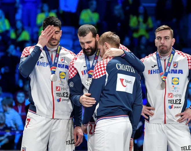 Hrvaški rokometaši so se morali sprijazniti že s tretjim srebrom na EP, na katerem so osvojili tudi že tri bronaste kolajne. Zlato jim še manjka. FOTO: Reuters