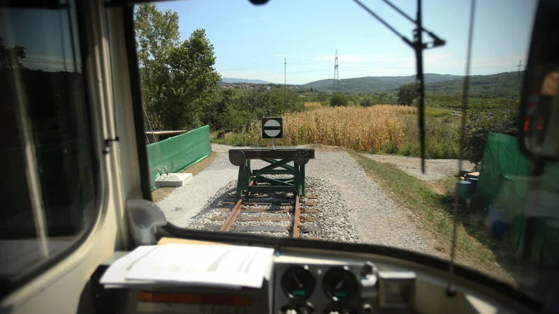 Fotografija: Po odločitvi Dkom glede pritožbe na javnem naročilu za gradnjo objektov v dolini Glinščice, se bo projekt gradnje drugega tira nadaljeval. Foto Jure Eržen