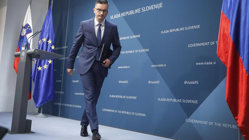 Fotografija: Šarec je o svojem delu dejal, da je predvsem ponosen na to, da je ta manjšinska vlada, ki so ji nekateri napovedali, da bo razpadla po treh mesecih, vendarle zdržala 16 mesecev.
FOTO: Leon Vidic/Delo