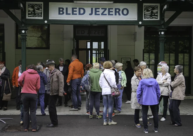 Med postajama Bled jezero in Nova Gorica je avgusta potovalo več kot 36.000 ljudi. FOTO: Jože Suhadolnik
