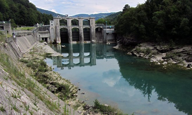 Hidroelektrarne na srednji Savi so padle iz načrta, o njih bo treba premisliti znova. FOTO: Blaž Samec/Delo