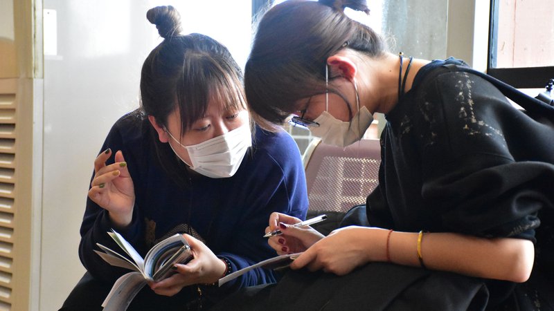 Fotografija: Doslej je virus, ki se je začel širiti iz kitajskega mesta Wuhan, zahteval več kot 130 smrtnih žrtev, okuženih pa je okoli 6000 ljudi.FOTO: Filbert Rweyemamu/AFP