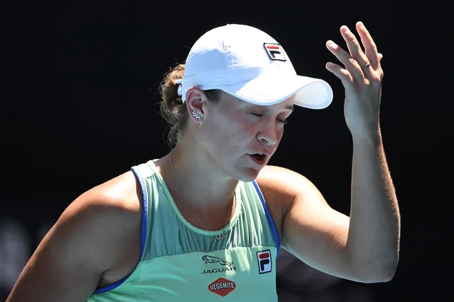 Ashleigh Barty kljub podpori s tribun ni izpeljala načrtov. FOTO: AFP