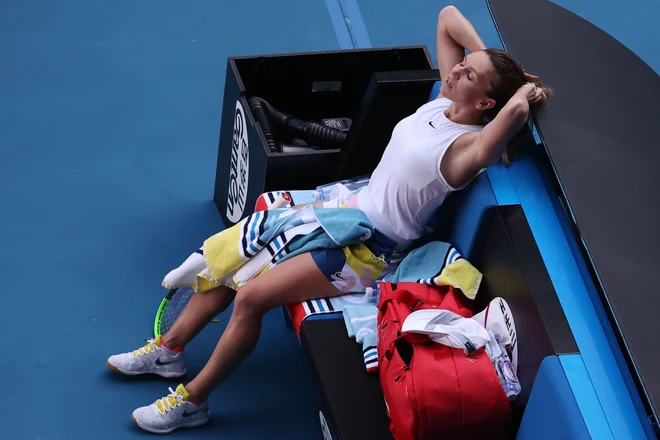 V dvoboju nekdanjih št. 1 je krajšo potegnila Romunka Simona Halep. FOTO: AFP
