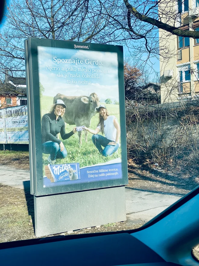 Na kaj namiguje jumbo plakat za priljubljeno čokolado?<br />
Fotodokumentacija Dela