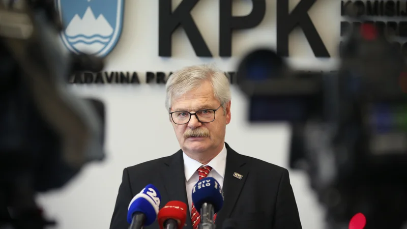Fotografija: Generalna sekretarka urada predsednika republika bo s pojasnili v zvezi z verodostojnostjo samega postopka izbire Štefaneca seznanila v petek. FOTO: Jure Eržen/Delo