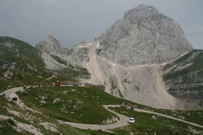 V najbolj živahnih dnevih sedlo obišče 450 avtomobilov na dan. FOTO: Blaž Močnik