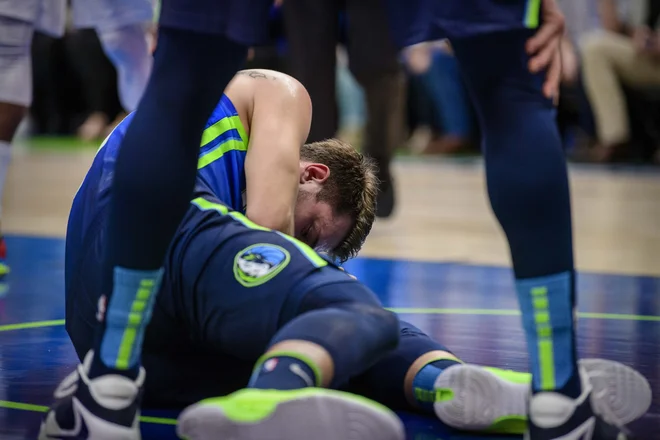 Luka Dončić je moral zaradi poškodbe gležnja počivati že decembra. FOTO: USA Today Sports