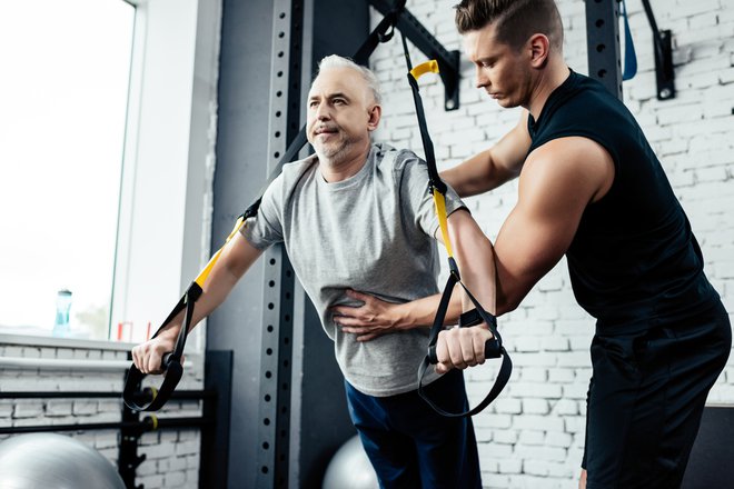 Ni nujno, da dvigujemo uteži, vadba za mišice je lahko tudi z lastno težo, pomembno je predvsem, da dosežemo vadbeni dražljaj. Foto: Shutterstock