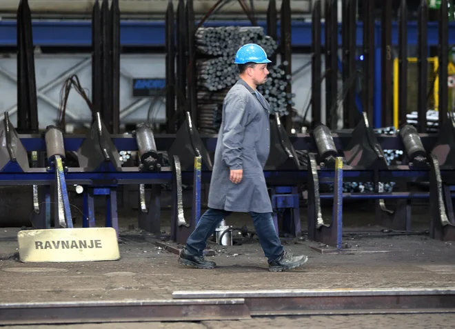 Kovinskopredelovalna dejavnost, katere del je tudi metalurgija, prispeva 8,2 odstotka bruto domačega proizvoda. FOTO: Tadej Regent/Delo