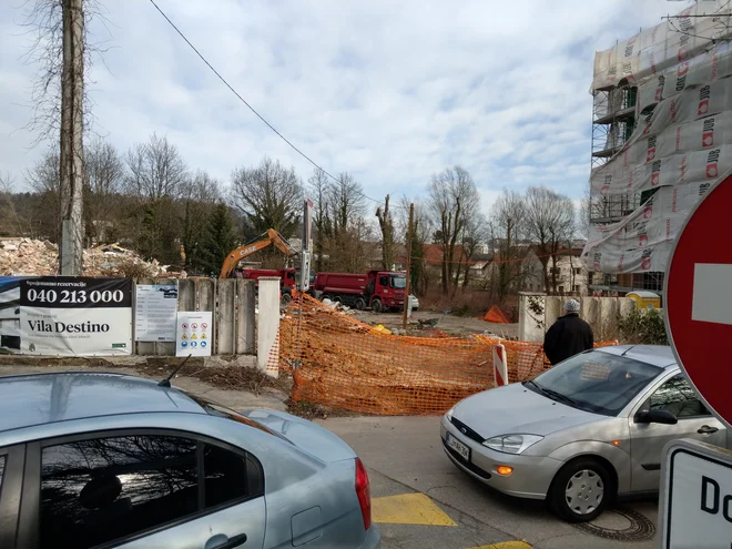 Tam, kjer je stala Habjanova vila, bodo zgradili prestižna stanovanja. FOTO: Aleš Stergar/Delo