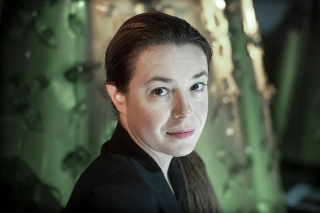 Nina Ivanišin:&nbsp;&raquo;Ne ostanejo mi v spominu vloge, ampak predstave, tako ali tako se med študijem osredotočim na to, kaj predstava potrebuje od mene, kaj lahko dodam celoti.&laquo; FOTO: Voranc Vogel