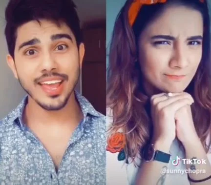 Tako je videti, ko nekdo naredi duet. Posnetek na desni je nastal najprej, nato je uporabnik na levem zaslonu naredil duet. FOTO: Tiktok/@sunnychopra 