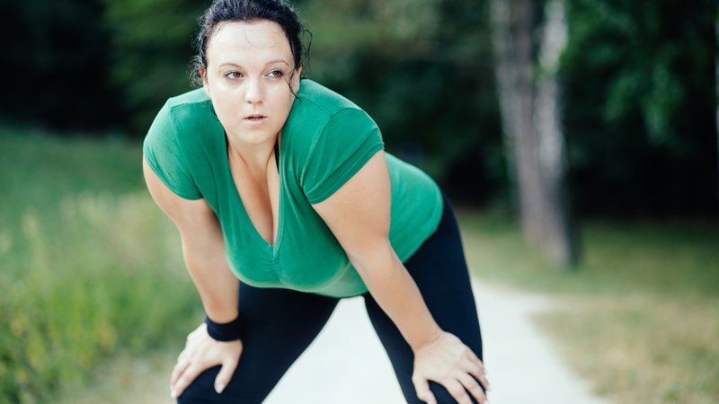 Fotografija: Dokler ne preseže vsaj 40, kar je mimogrede že kar konkretna debelost, se bolnikom odsvetuje izgubljanje telesne teže z dietami.Foto: Shutterstock