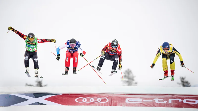 Fotografija: Nemec Daniel Bohnacker, Švicar Ryan Regez in Kanadčana Kevin Drury in Brady Leman minuli konec tedna na Švedskem. FOTO: Tt News Agency via Reuters