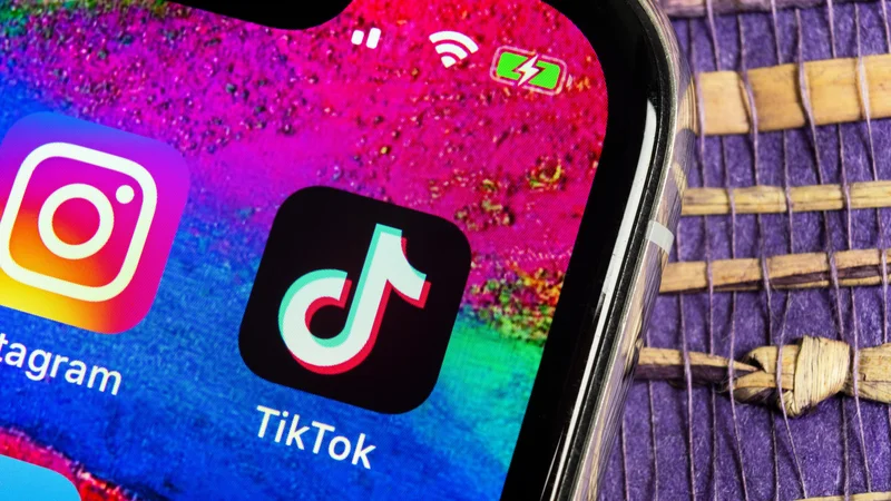 Fotografija: Tiktok je družbeno omrežje, kjer kraljujejo videoposnetki. Trenutno je to najhitreje rastoče družbeno omrežje. FOTO: Shutterstock