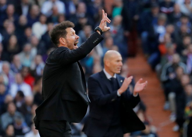 Trenerja Diego Simeone in Zinedine Zidane sta vseskozi delila navodila svojim nogometašem. FOTO: Reuters