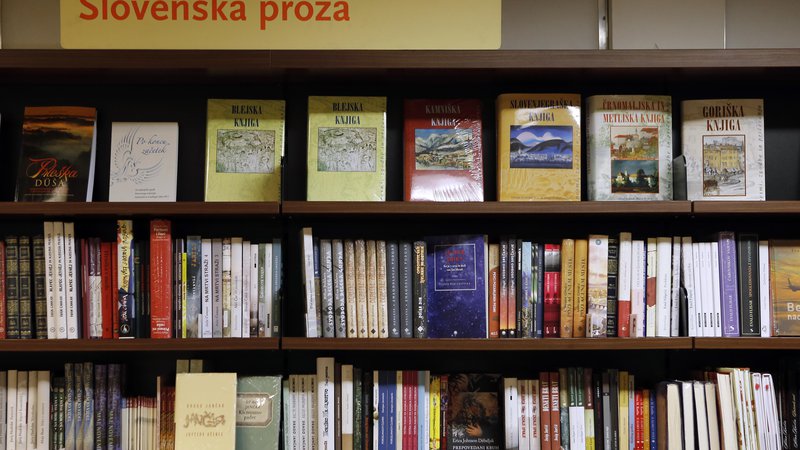 Fotografija: Slovenski odnos do »človekovih najboljših prijateljic« je zapleten: proda se vse manj knjig. Foto Blaž Samec