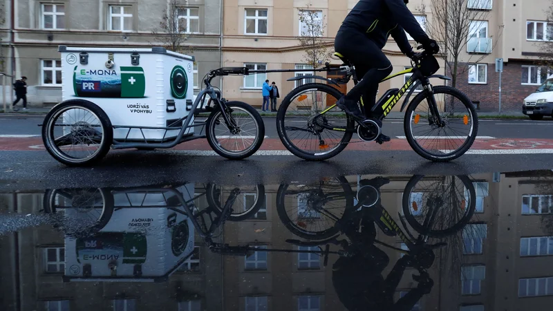 Fotografija: Praga je preobremenjena s turisti. FOTO: David W Cerny/Reuters