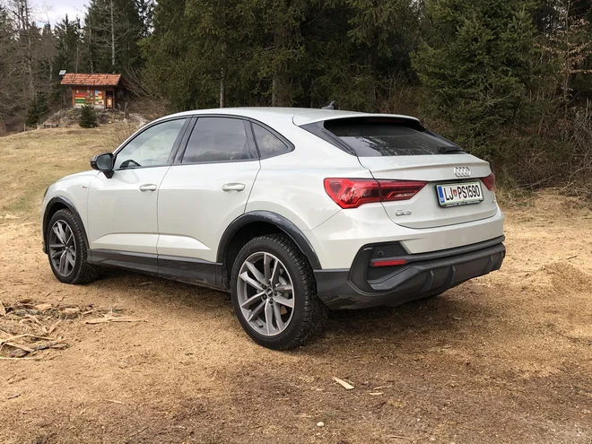 Q3 ima zdaj več ostrih linij, še posebno v kupejevski izvedbi sportback. FOTO: Aljaž Vrabec