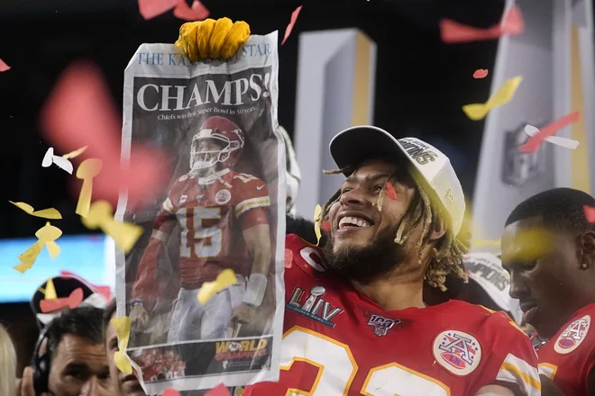 Igralec Kansas City Chiefs Tyrann Mathieu se veseli zmage. FOTO: Timothy A. Clary/AFP
