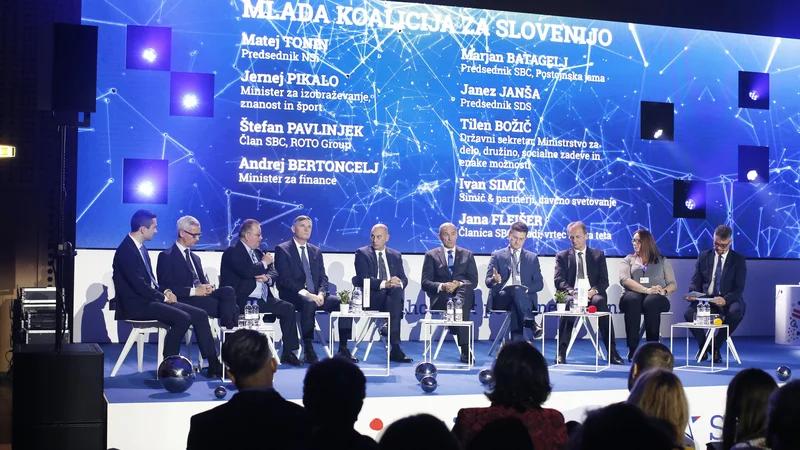 Fotografija: Raznoliko omizje so predstavili kot Mlado koalicijo za Slovenijo.FOTO Jure Eržen/Delo