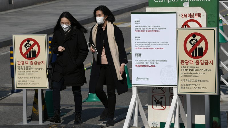 Fotografija: Koronavirus je prišel tudi v Južno Korejo, tam je šestnajst okuženih. FOTO: Jung Yeon-je/AFP