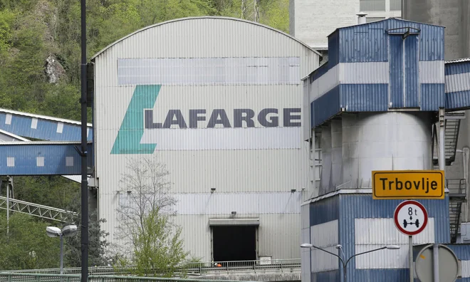 Lafarge po petih letih prosi za mletje klinkerja. FOTO: Tomi Lombar/Delo