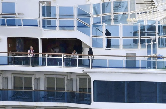 Eden od potnikov je ladjo Diamond Princess opisal kot mesto duhov. FOTO: Reuters